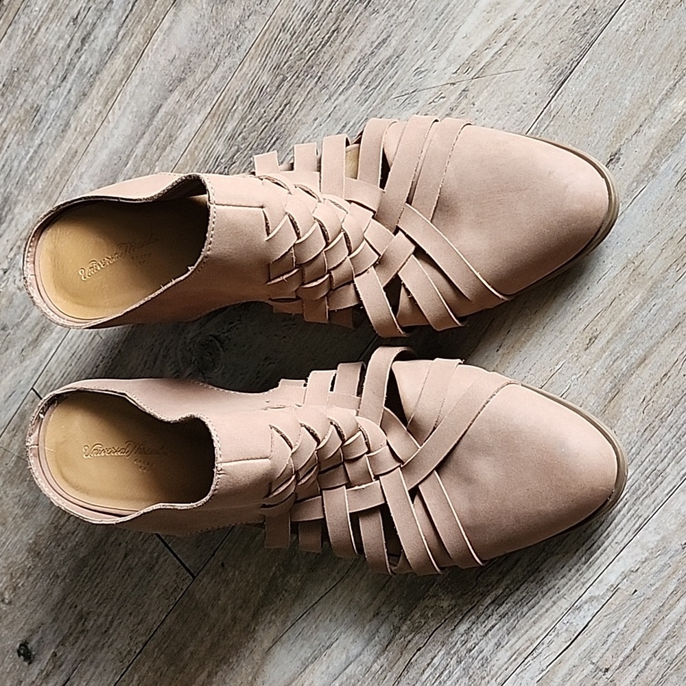 Universal Thread tan mules - Picture 2 of 8